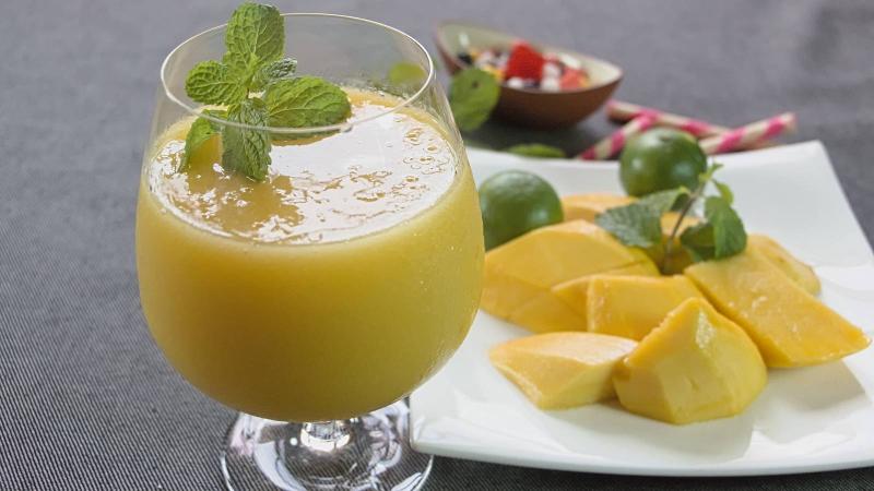 Mango Smoothie with Honey & Lime - Homemade Honey & Mango Smoothie with Lime