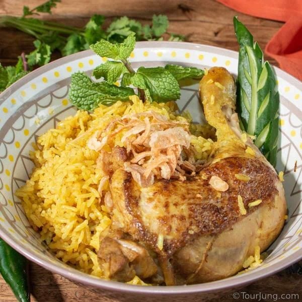 image of Khao Mok Gai or Thai Chicken Biriyani ready to eat