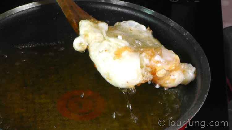 photo of fried egg for pad grapow gai
