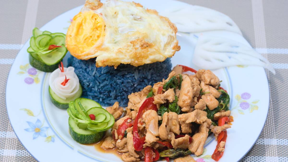 photo of pad krapow gai served with fried egg