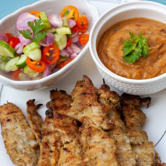 Awesome Thai Chicken Satay Skewers with Peanut Sauce Recipe - BBQ & Air Fryer Cooked Thai Street Food Photo of chicken satay skewers with peanut sauce & sweet pickles