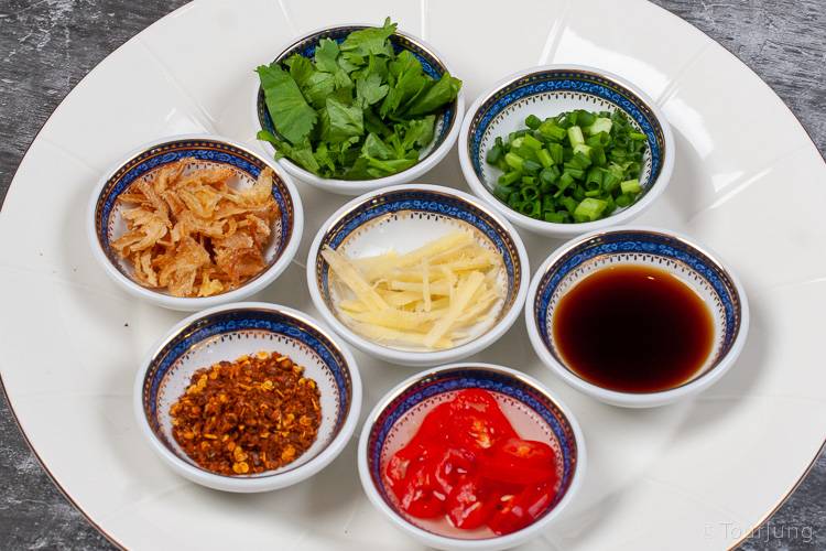 photo of sliced chili, spring onion tops, celery, crispy onions, ginger, dried chili