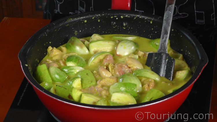 Easy Thai Green Curry Recipe (Chicken) - Gaeng Kiew Wan Gai - Love it! photo of Thai Green Curry Being Cooked