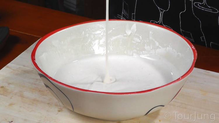 photo of batter in the right cream like consistency