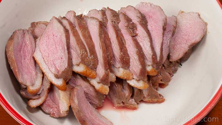 Authentic Thai Red Curry Recipe with Roast Duck - Kaeng Phed Ped Yang photo of sliced duck for Thai red curry
