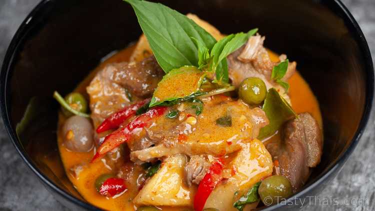 photo of Thai red curry served in a dark bowl