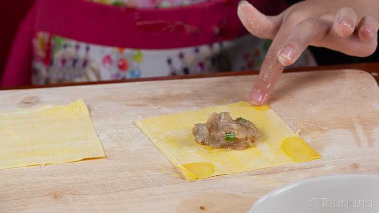 Easy Wonton Noodle Soup Recipe - Thai Bar Mee Kiew Nahm photo of wonton filling