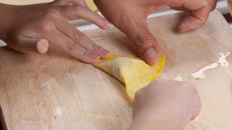 photo of making wonton parcels