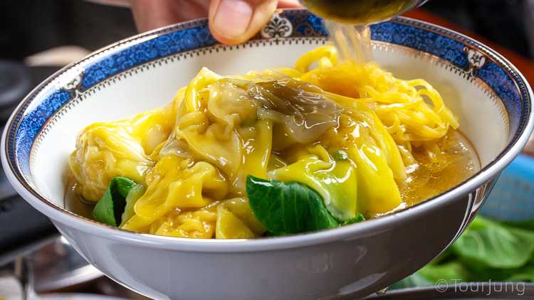 Easy Wonton Noodle Soup Recipe - Thai Bar Mee Kiew Nahm photo showing adding the wonton noodle soup broth