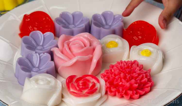 photo of strawberry jello art flower desserts