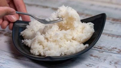 photo of microwaved rice on a black plate