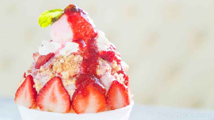 Making Homemade Ice Cream, Ice Cream Machines, Ice Cream Makers & Manual Methods Compared photo of strawberry bing su - Korean shaved iced milk