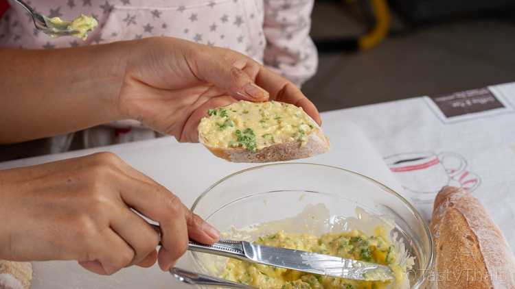 Spread the garlic butter on the bread as thick as you like