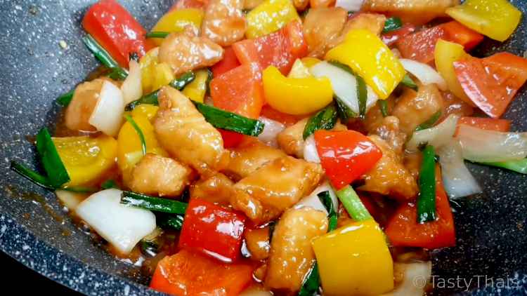 Stir Fry the Vegetables with the Chicken in the Piquant sauce