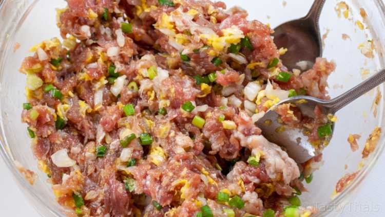 Making Gyoza wrappers, Pork Fillings & Frying Gyoza Dumplings Pork filling for homemade gyoza