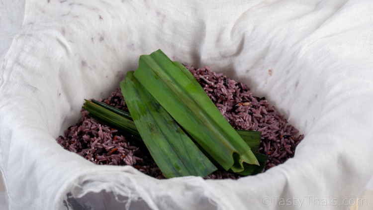Delicious Thai Sweet Rice Recipe for Mango Sticky Rice Cake Pandan leaves added for nice aroma to steamed rice