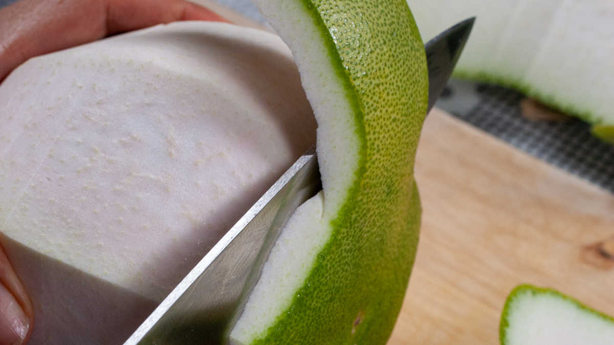 How to peel a Pomelo