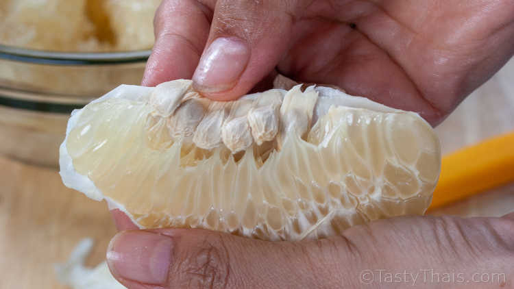 How to Peel a Pomelo & Eat It - 3 Methods Removing Seeds and Segmenting