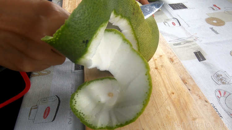 Peeling a Pomelo with the Spiral Apple Cut Method - 2nd Best