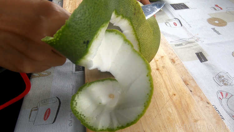 How to Peel a Pomelo & Eat It - 3 Methods Peeling a Pomelo with the Spiral Apple Cut Method - 2nd Best