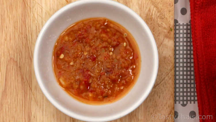 Thai Spicy Seafood Dipping Sauce (Red) - Nam Jim Seafood (sii daeng) A nice texture and aroma are the benefits of pounding ratehr than blending this spicy seafood dipping sauce