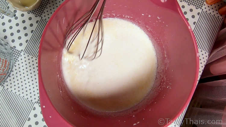Homemade Flat Wide Rice Noodles for Stir Fry - Thai Sen Yai Homemade Flat Wide Rice Noodles for Stir Fry - Thai Sen Yai